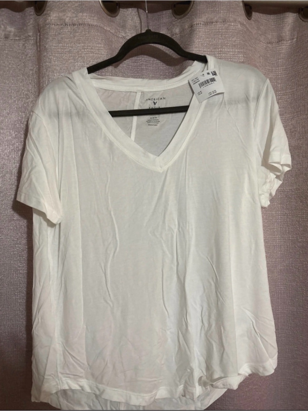 American Eagle Outfitters White V-Neck Short Sleeve Tee